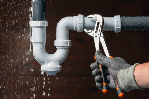 Professional Emergency Plumber technician working in Nashport, OH